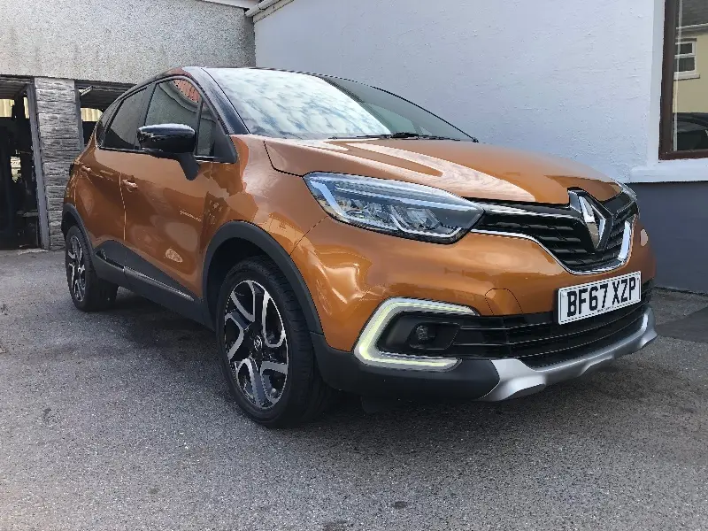 17/67 Renault Captur Dynamique S Nav 1.5 Dci, 5 Door Hatch, 6 Speed Manual, Metallic Orange/Black.